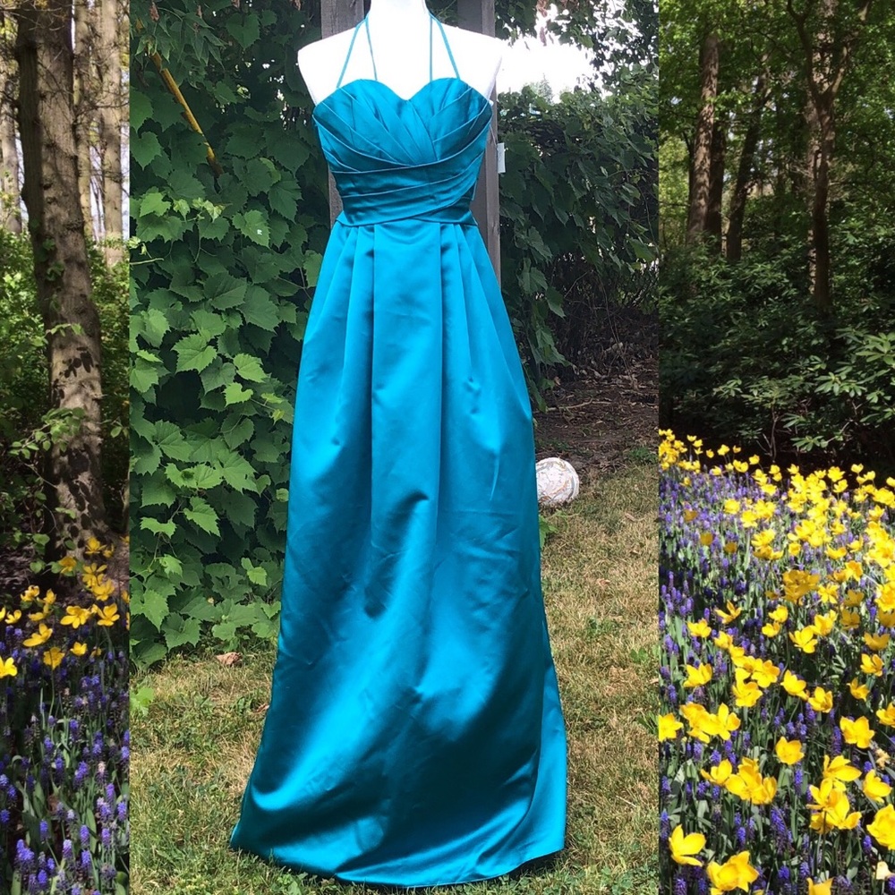 DAVIDS BRIDAL ‼️on sale ‼️🔥NWT BRIDES MAID DRESS